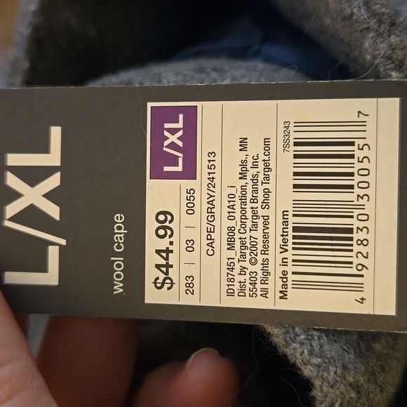 Cape - Picture 6 of 6